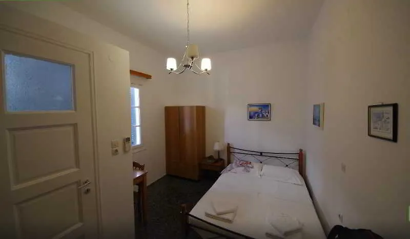 Elenis Studio Ornos  Grecia